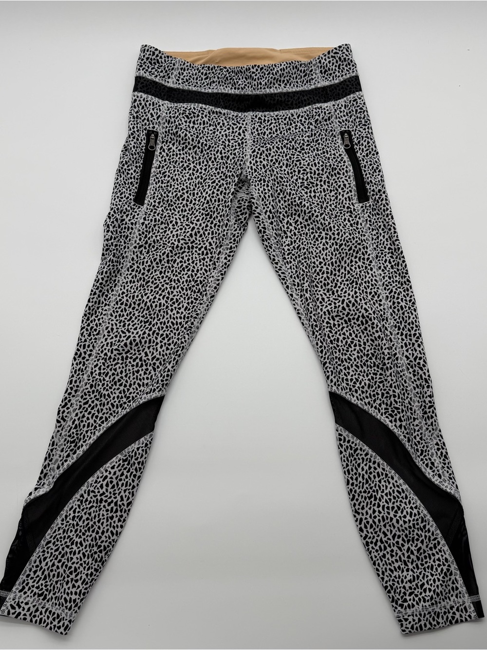 🍋🍋lululemon athletica Black and White Leopard-Print Leggings with Mesh Panels
